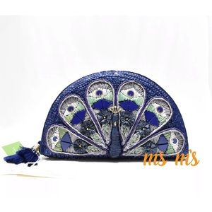NWT kate spade straw peacock clutches sold out